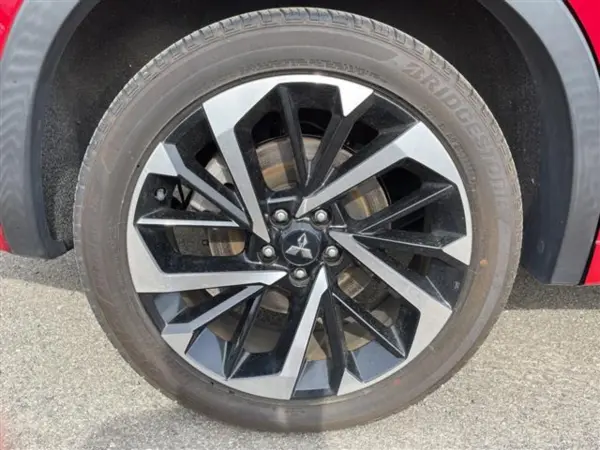 2022 Mitsubishi Outlander — photo 9 | Tuminion Kenya