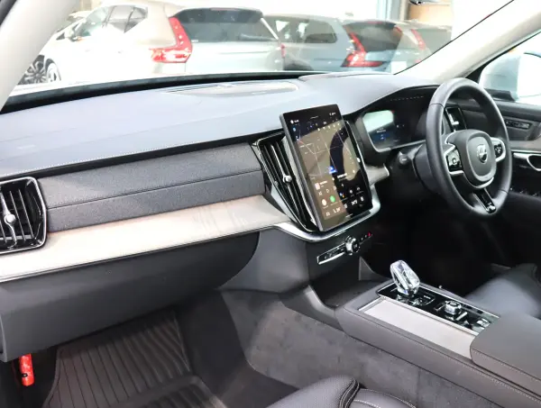 2025 Volvo Xc90 — photo 3 | Tuminion Kenya