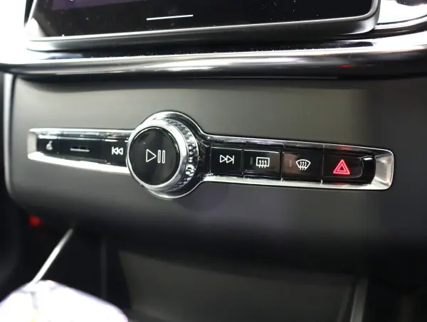 2025 Volvo Xc90 — photo 9 | Tuminion Kenya