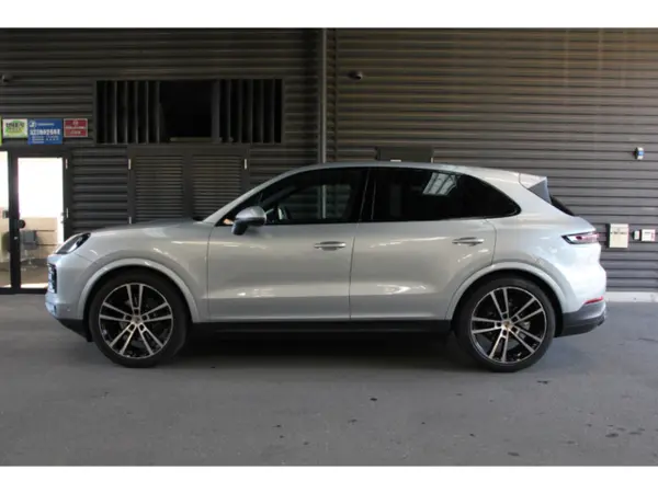 2026 Porsche Cayenne — photo 2 | Tuminion Kenya