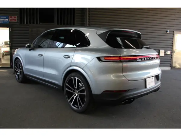 2026 Porsche Cayenne — photo 3 | Tuminion Kenya