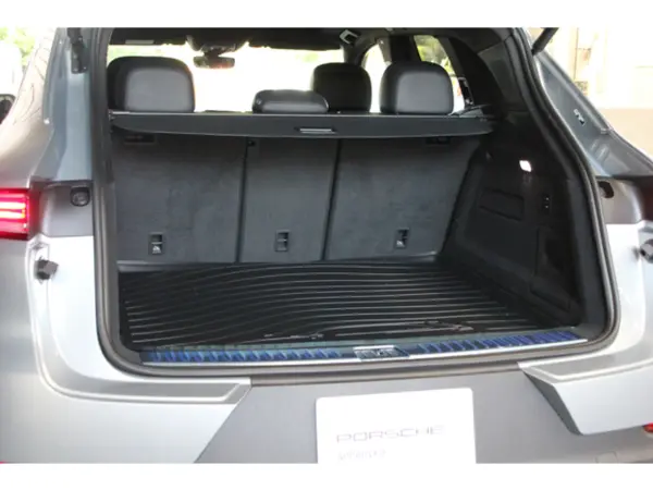2026 Porsche Cayenne — photo 7 | Tuminion Kenya