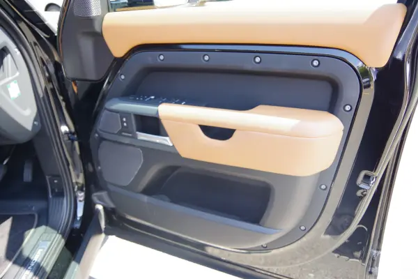 2022 Landrover Defender — photo 8 | Tuminion Kenya