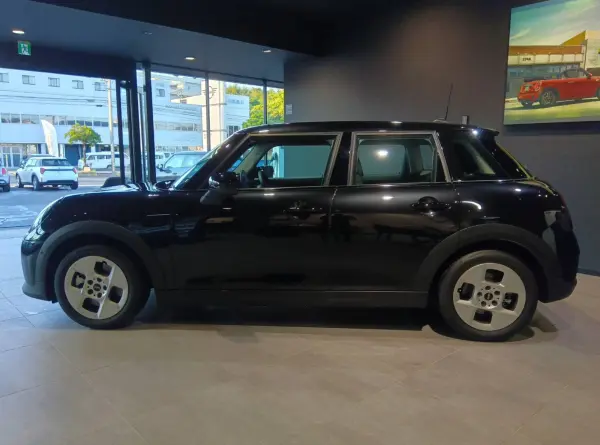 2025 Mini Cooper — photo 2 | Tuminion Kenya