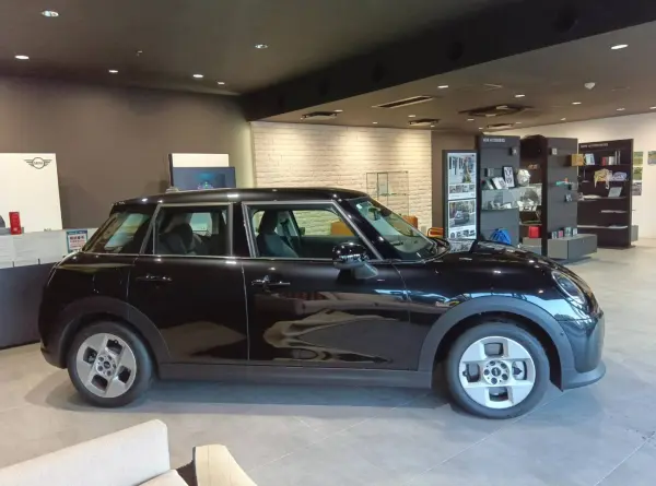 2025 Mini Cooper — photo 3 | Tuminion Kenya