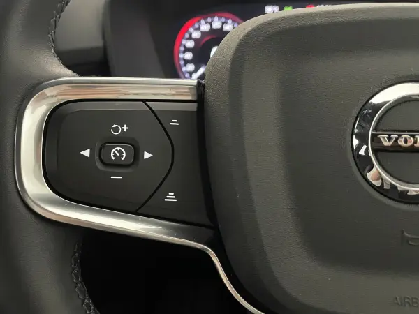 2021 Volvo Xc40 — photo 2 | Tuminion Kenya