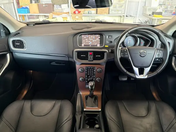 2020 Volvo V40 — photo 2 | Tuminion Kenya