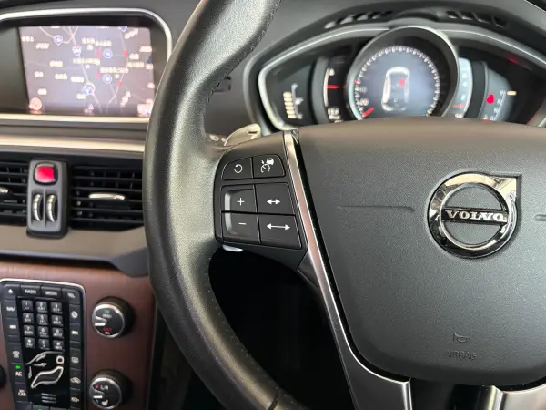 2020 Volvo V40 — photo 7 | Tuminion Kenya