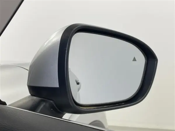 2022 Mitsubishi Outlander — photo 8 | Tuminion Kenya