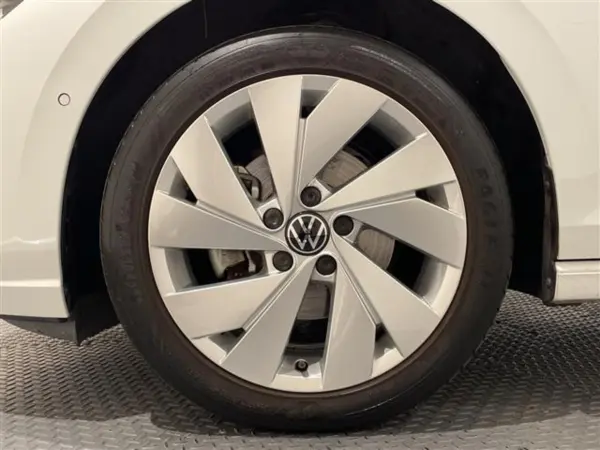 2021 Volkswagen Golf — photo 9 | Tuminion Kenya