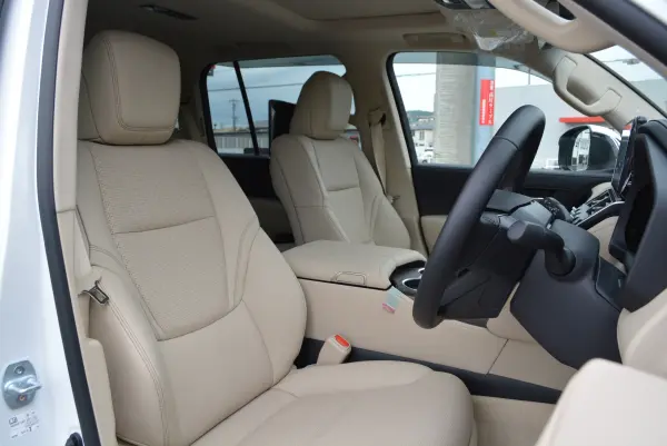 2024 Toyota Landrcuiser 300 — photo 2 | Tuminion Kenya