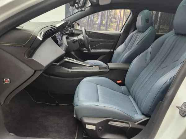 2023 Peugeot 308 — photo 9 | Tuminion Kenya