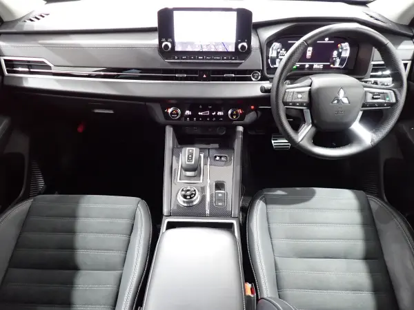 2022 Mitsubishi Outlander — photo 8 | Tuminion Kenya