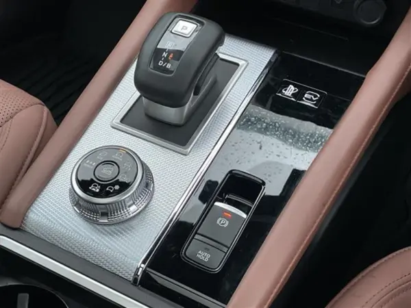 2025 Mitsubishi Outlander — photo 3 | Tuminion Kenya