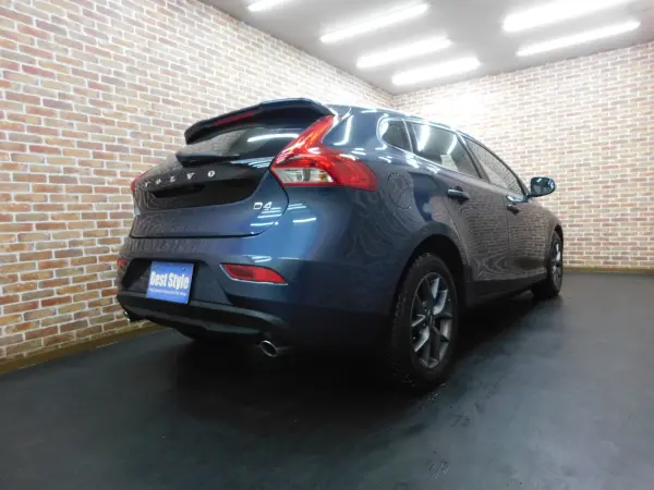 2018 Volvo V40 — photo 2 | Tuminion Kenya