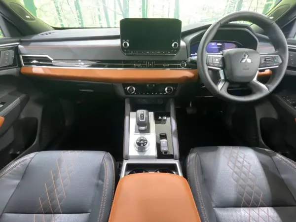 2022 Mitsubishi Outlander — photo 2 | Tuminion Kenya