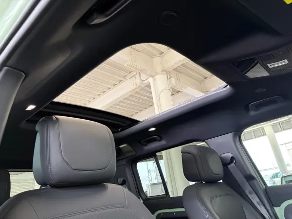 2023 Landrover Defender — photo 3 | Tuminion Kenya