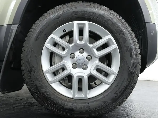 2021 Landrover Defender — photo 2 | Tuminion Kenya