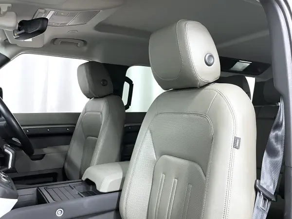 2021 Landrover Defender — photo 8 | Tuminion Kenya