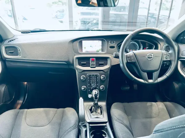 2018 Volvo V40 — photo 2 | Tuminion Kenya