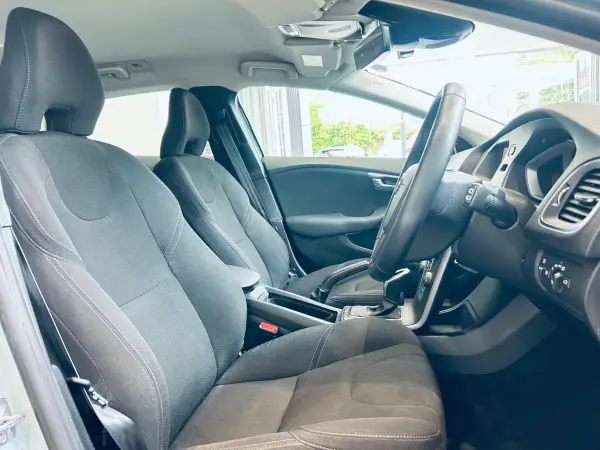 2018 Volvo V40 — photo 9 | Tuminion Kenya