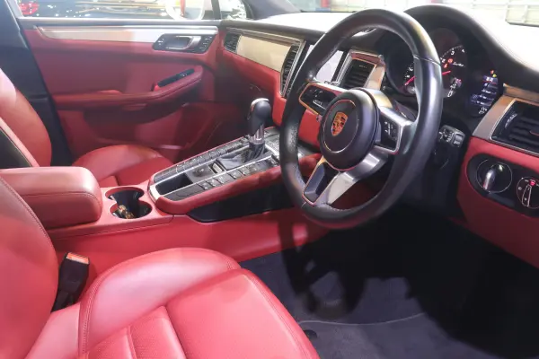 2018 Porsche Macan — photo 8 | Tuminion Kenya