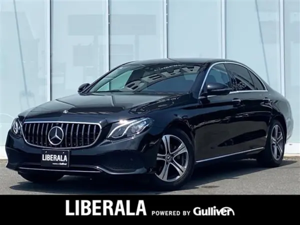 Mercedes-Benz E-Class E200 Avantgarde (BSG equipped model) Leather EX PKG Apple CarPlay/Android Auto Black Leather Parking Assist RSP ACC BSM HUD Ambient Lighting All-Seat Heated Panamericana Grille (Genuine) Non-Smoker (Obsidian Black)
