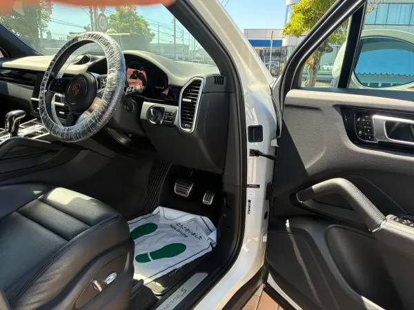 2021 Porsche Cayenne — photo 8 | Tuminion Kenya