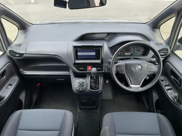 2020 Toyota Noah — photo 2 | Tuminion Kenya