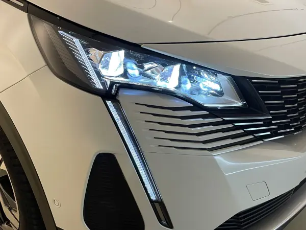 2021 Peugeot 5008 — photo 9 | Tuminion Kenya