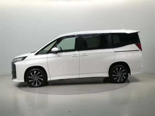 2024 Toyota Noah — photo 3 | Tuminion Kenya