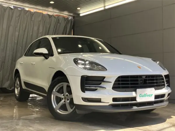 Porsche Macan PDK 4WD Power Steering Plus/Black Sport Tail (White)