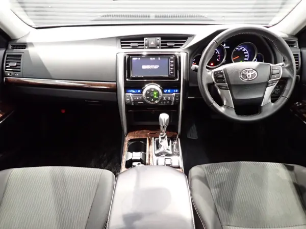 2018 Toyota Mark  X — photo 8 | Tuminion Kenya