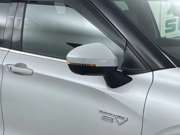 2023 Mitsubishi Outlander — photo 8 | Tuminion Kenya