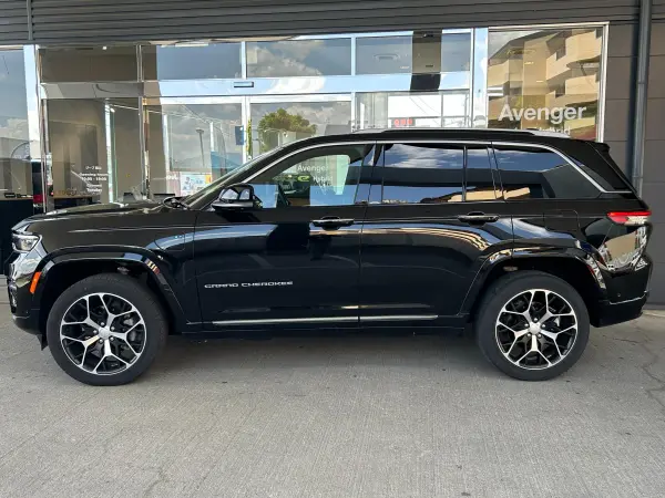 2023 Jeep Grand Cherokee — photo 3 | Tuminion Kenya