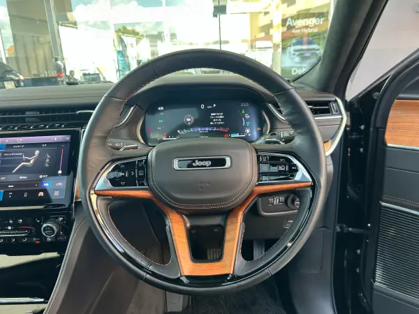 2023 Jeep Grand Cherokee — photo 8 | Tuminion Kenya
