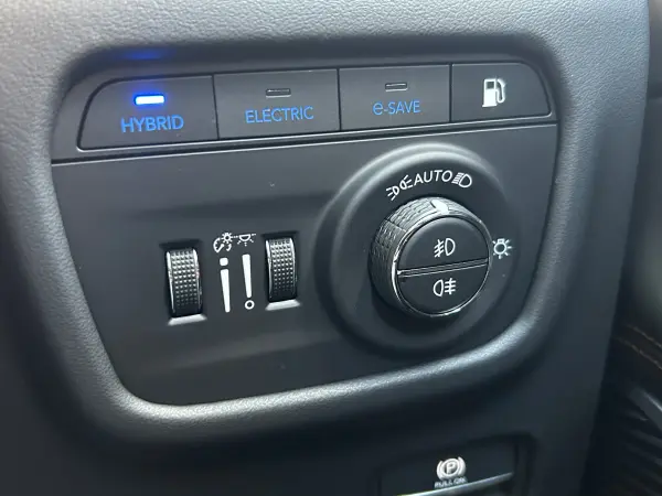 2023 Jeep Grand Cherokee — photo 9 | Tuminion Kenya