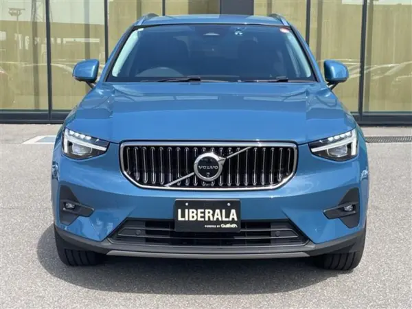 2024 Volvo Xc40 — photo 1