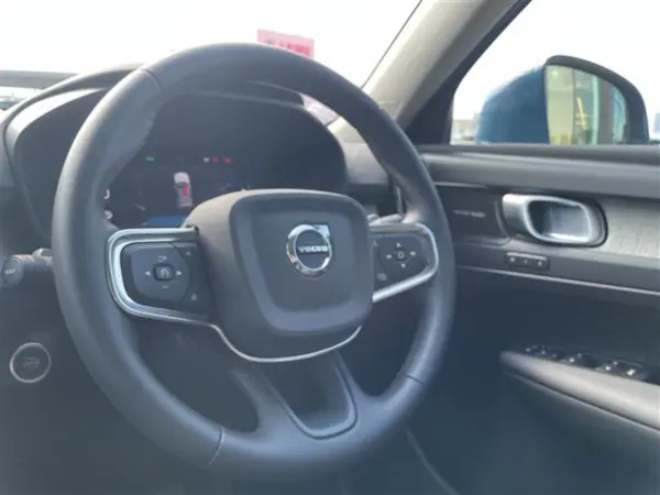 2024 Volvo Xc40 — photo 9 | Tuminion Kenya