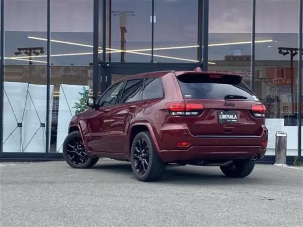 2018 Jeep Grand Cherokee — photo 9 | Tuminion Kenya