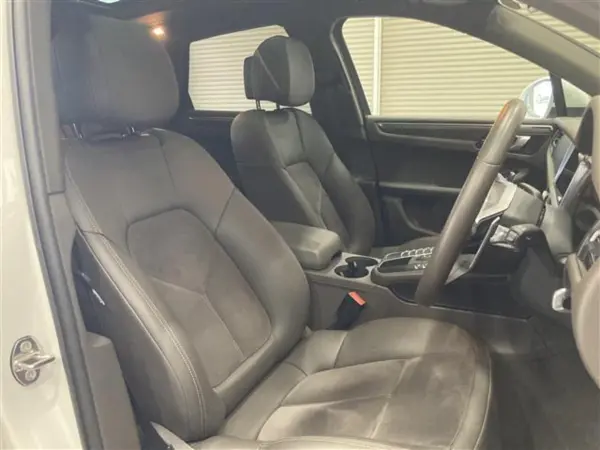 2021 Porsche Macan — photo 3 | Tuminion Kenya