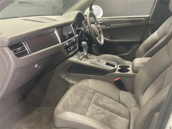 2021 Porsche Macan — photo 7 | Tuminion Kenya