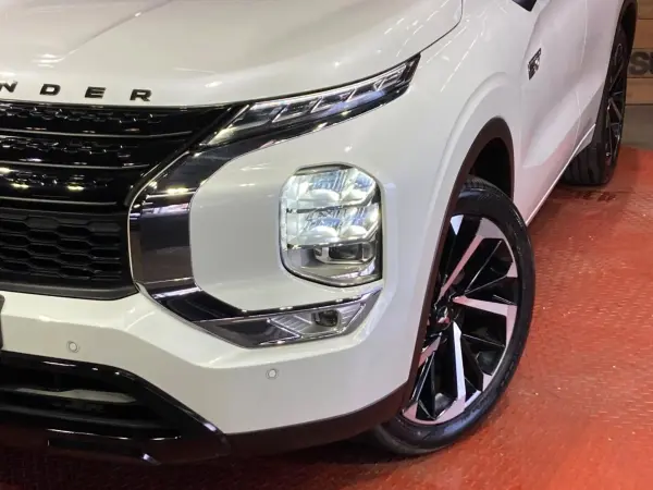 2022 Mitsubishi Outlander — photo 8 | Tuminion Kenya