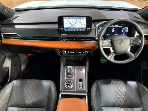 2022 Mitsubishi Outlander — photo 2 | Tuminion Kenya
