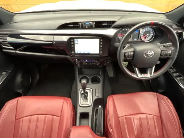 2022 Toyota Hilux — photo 2 | Tuminion Kenya