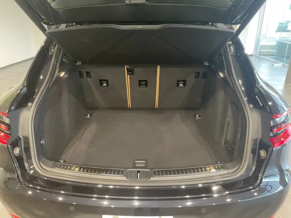 2018 Porsche Macan — photo 7 | Tuminion Kenya