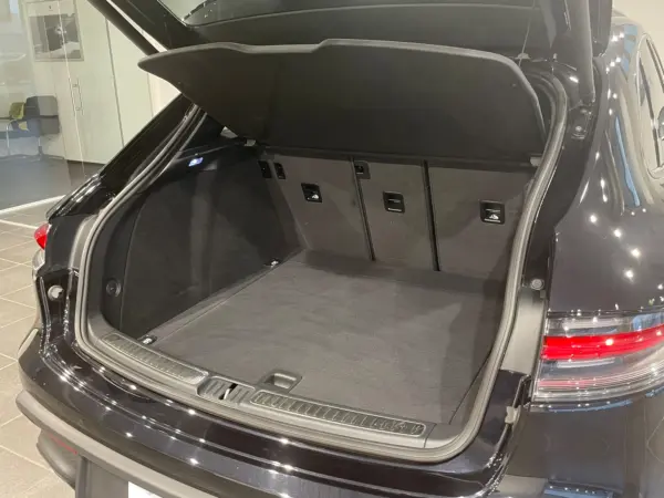 2022 Porsche Macan — photo 8 | Tuminion Kenya