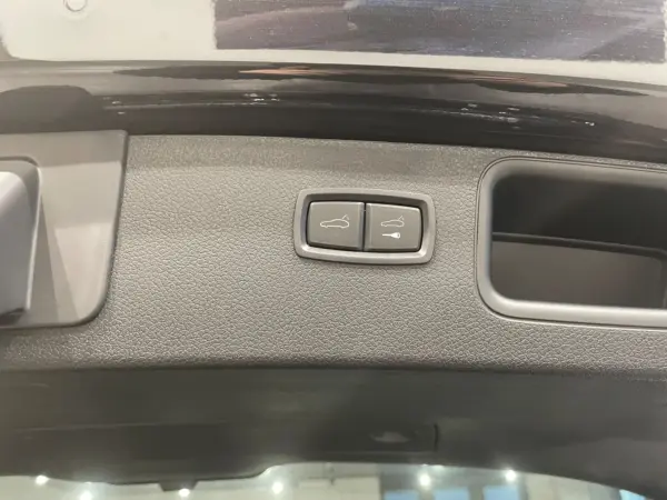 2022 Porsche Macan — photo 9 | Tuminion Kenya