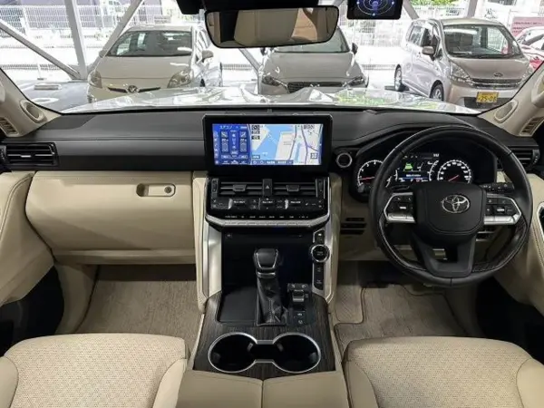 2023 Toyota Landrcuiser 300 — photo 2 | Tuminion Kenya