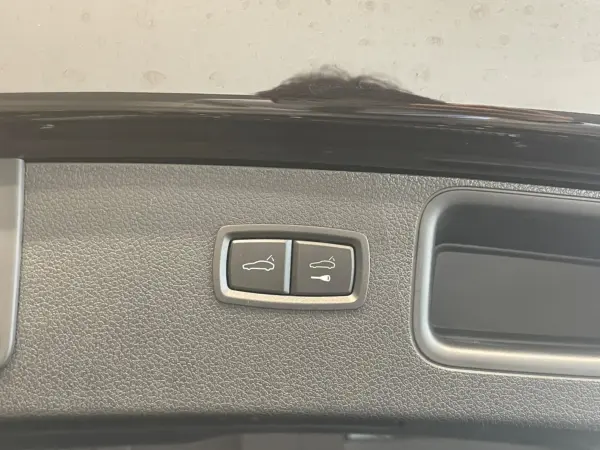 2020 Porsche Macan — photo 9 | Tuminion Kenya